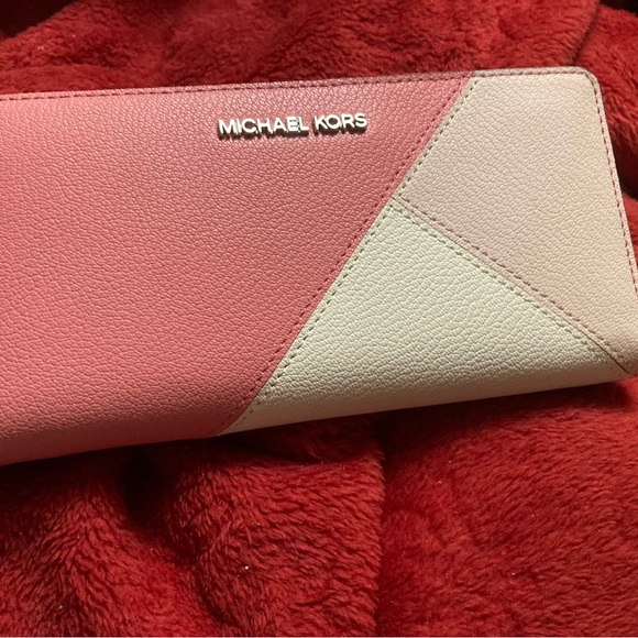 Michael Kors Two-Tone Pink and Cream Wallet - Picture 1 of 4